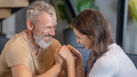 «Μας χωρίζουν 20 χρόνια, αλλά μας ενώνει ο έρωτας και το μωρό μας»