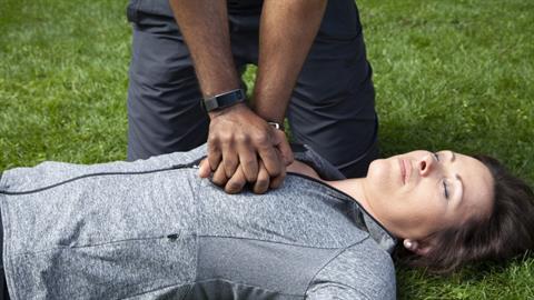 Μαθητής Λυκείου έσωσε γυναίκα που έπαθε επιληπτική κρίση!