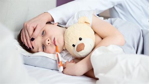 Παιδίατρος: πότε μπορούμε να στείλουμε το παιδί στο σχολείο μετά από ίωση
