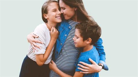 «Τα παιδιά μου είναι 10 και 12 ετών και κοιμόμαστε αγκαλιά από τη μέρα που γεννήθηκαν»