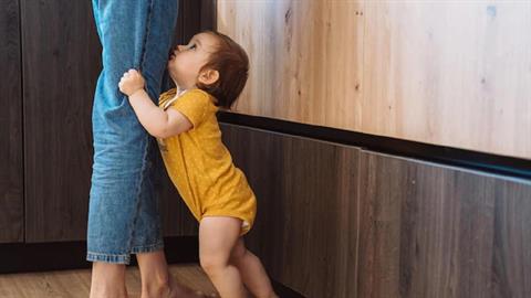 «Όταν τα παιδιά βρίσκονται στο στάδιο που θέλουν ΜΟΝΟ τη μαμά τους...»