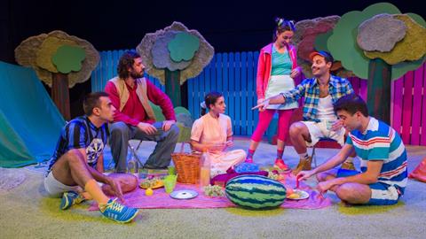 Η «Συντεχνία του Γέλιου» παρουσιάζει τη θρυλική παράσταση «Μια γιορτή στου Νουριάν»