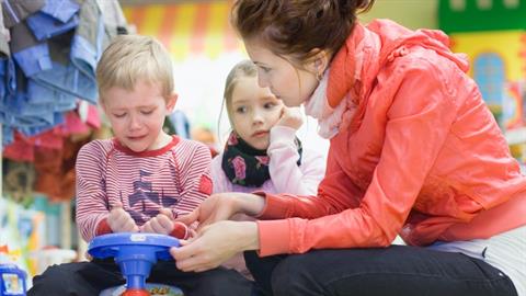 Πώς να βάλετε όρια σε ένα νήπιο χωρίς να το πληγώσετε