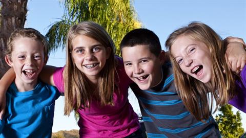 «Αν θες να ξέρεις τι κάνει το παιδί σου, να έχεις από κοντά τους φίλους του»