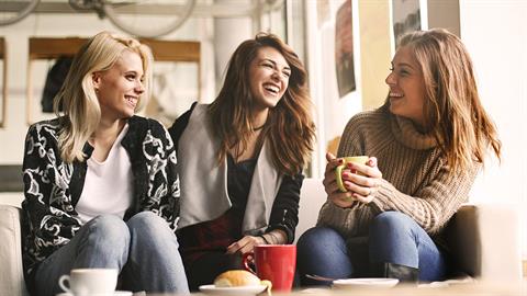 «Αγαπητοί φίλοι, σας υπόσχομαι ότι θα κάνουμε ξανά παρέα, αλλά τώρα πρέπει να φροντίσω τα παιδιά μου»