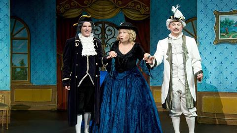 «Ο Φιλάργυρος»: συνέντευξη με την σκηνοθέτιδα και ηθοποιό Τούλα Ζαχαριουδάκη