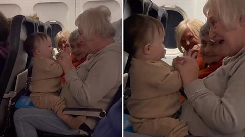 Γλυκύτατες γιαγιάδες ηρεμούν μωράκι που κλαίει κατά τη διάρκεια της πτήσης