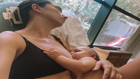 «Σε όλες τις μαμάδες που δεν προλαβαίνουν ούτε να… αρρωστήσουν!»