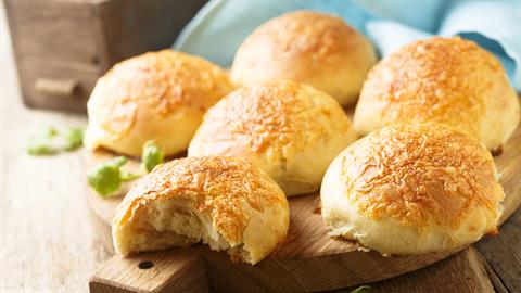 Πεντανόστιμα τυροψωμάκια με 3 μόνο υλικά!