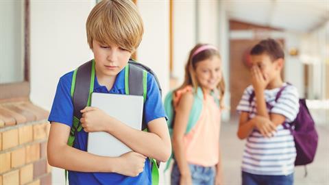 «Ένα αγοράκι κάλεσε όλα τα παιδιά της τάξης στο πάρτι του εκτός από τον γιο μου»