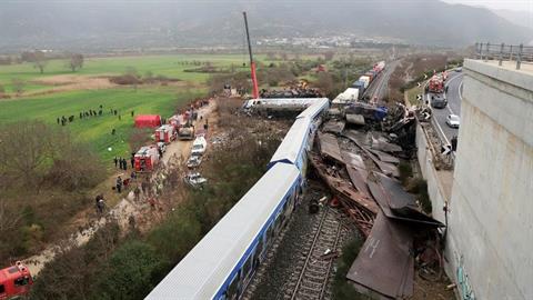 Τραγωδία στα Τέμπη: νεκρές δίδυμες αδερφές που επέστρεφαν στη σχολή τους