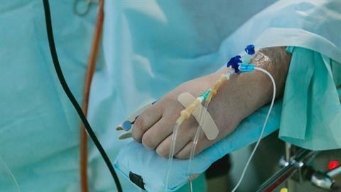 Τέμπη: στη ΜΕΘ ο μοναδικός επιζών από το 1ο βαγόνι - δίνει μάχη για τη ζωή του 