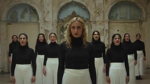 Το συγκλονιστικό νανούρισμα για τους νεκρούς στα Τέμπη