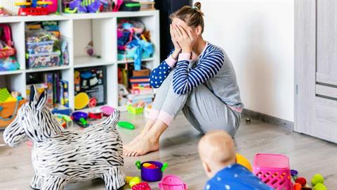 Το να προσποιείσαι ότι είσαι καλά δεν βοηθάει τα παιδιά σου!