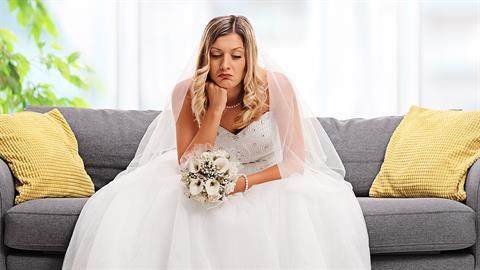 Παντρεύτηκε τον... εαυτό της και τώρα σκέφτεται σοβαρά να πάρει διαζύγιο!