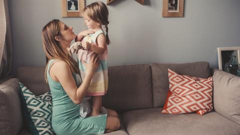 «Μονογονέας σημαίνει διπλή δουλειά, διπλό άγχος και διπλή αγάπη»