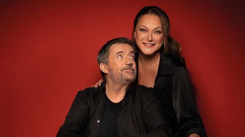 «Sexy Laundry»: μια παράσταση με τους Σπύρο Παπαδόπουλο και Ρένια Λουιζίδου στο Θέατρο Κάππα