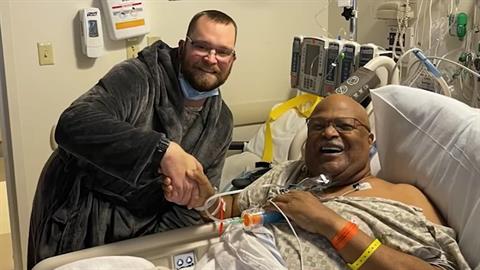 Ταξιτζής έγινε δότης νεφρού για πελάτη που έτυχε να μεταφέρει στο νοσοκομείο! 