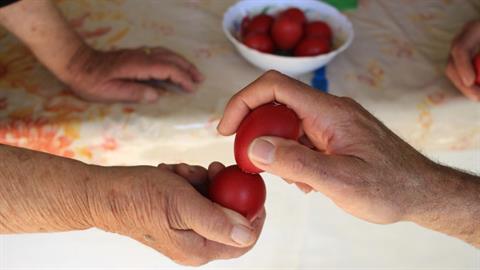 Πάσχα στο χωριό: 6 λόγοι που βαριέμαι να πάω πάλι στο χωριό του άντρα μου