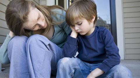 «Το παιδί σου δεν είναι ο κολλητός σου»