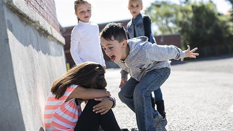 Σχολικό μπούλινγκ: πώς διασφαλίζουμε ότι το παιδί μας δεν θα γίνει ούτε θύμα ούτε θύτης