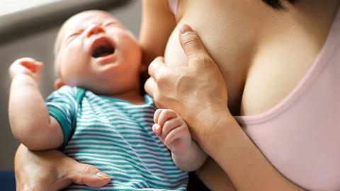 Καλαμάτα: πυροσβέστες έσωσαν βρέφος 42 ημερών που έχασε τις αισθήσεις του ενώ θήλαζε