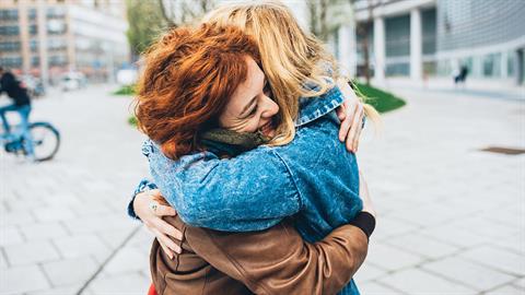 «Από τότε που έγινα μαμά χρειάζομαι τις φίλες μου περισσότερο από ποτέ»