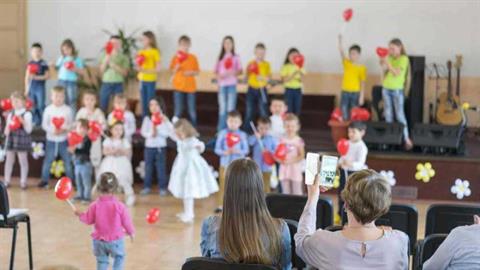 «Χειροκρότησε και το παιδί του άλλου, μπορεί να λείπει η μαμά του - αύριο μπορεί να λείπεις εσύ»