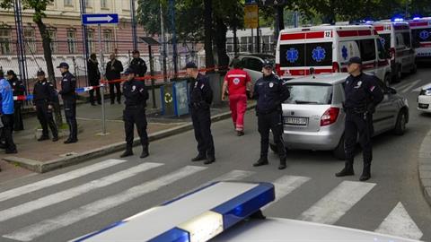 Βελιγράδι: 14χρονος άνοιξε πυρ σε δημοτικό σχολείο - νεκροί 8 μαθητές και ο φύλακας