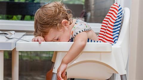 Έρευνα: τα παιδιά που δεν έχουν σταθερό πρόγραμμα στον ύπνο είναι πιο νευρικά και κακόκεφα