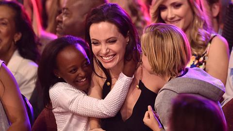 Τι σημαίνει να είσαι μαμά; 5 διάσημες μαμάδες απαντούν