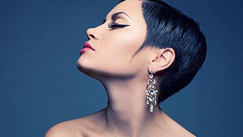 Λαμπερά αξεσουάρ για τις γιορτές