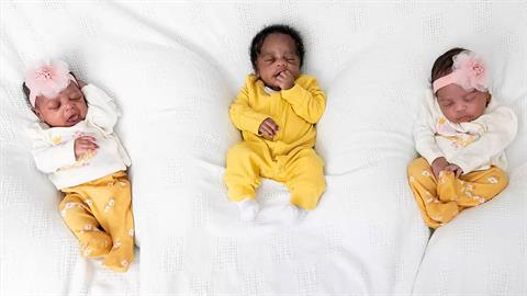 Μετά τα διδυμάκια της ήθελε ένα ακόμα παιδί και απέκτησε... τρίδυμα!