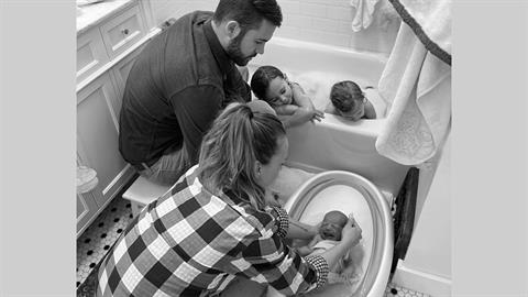 «Πώς τα κατάφερες με 3 παιδιά μαμά; Άξιζε τον κόπο;»