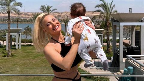 Τούνη: «ήθελα να γεννήσω φυσιολογικά αλλά δεν τα κατάφερα - ο τοκετός κράτησε 23 ώρες» 