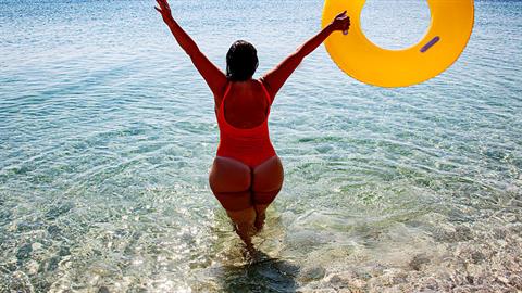 «Ποτέ μην ντρέπεστε για το σώμα σας. Ζήστε και δείξτε τον εαυτό σας όπως είναι»