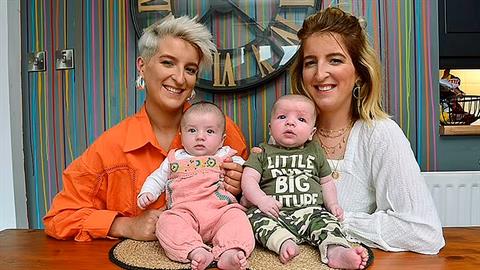 Διδυμούλες γέννησαν την ίδια μέρα στο ίδιο νοσοκομείο τα μωράκια τους!