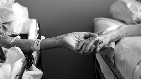 Ρόδος: αγαπημένο ζευγάρι έζησε μαζί 75 χρόνια και πέθανε με 3 ώρες διαφορά