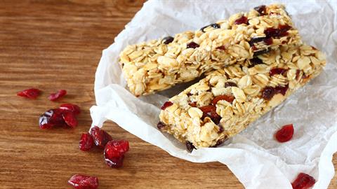 3 συνταγές για μπάρες δημητριακών (που μπορείτε να πάρετε στην παραλία)