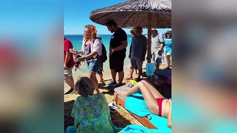 Το κίνημα που διεκδικεί ελεύθερες παραλίες εξαπλώθηκε και στη Χαλκιδική