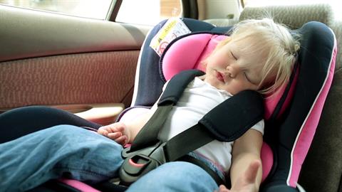 Πατέρας στο Μεσολόγγι κλείδωσε την 4χρονη κόρη του στο αμάξι και πήγε για ψώνια!