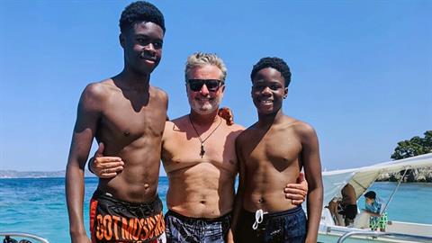 Ο αντιδήμαρχος Ζακύνθου έσωσε 2 αδέρφια από πνιγμό: «η Παναγία έκανε το θαύμα της»