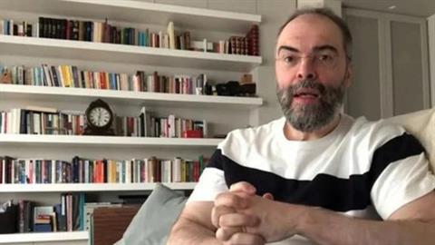 Α. Κονάνος: «μην απαιτείς από το παιδί σου να είναι τέλειο, γίνε η έμπνευσή του»