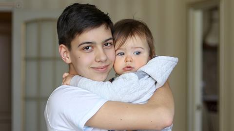 Έφηβος έσωσε μωράκι που το είχαν κλέψει μαζί με το αυτοκίνητο της μαμάς του