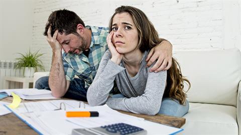 Πώς το οικονομικό άγχος μπορεί να μας αρρωστήσει ψυχολογικά και σωματικά