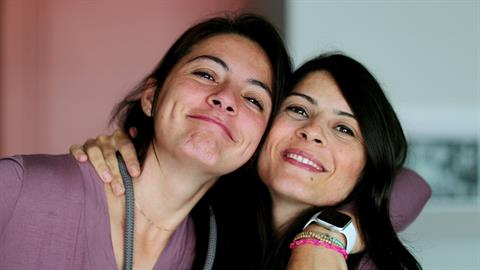 Μαμά δώρισε τη μήτρα της στην αδερφή της για να μπορέσει να κάνει παιδιά