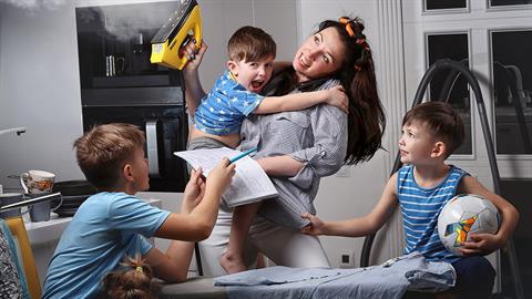 Μητρότητα σημαίνει να καταφέρνεις το… ακατόρθωτο και μάλιστα με επιτυχία!