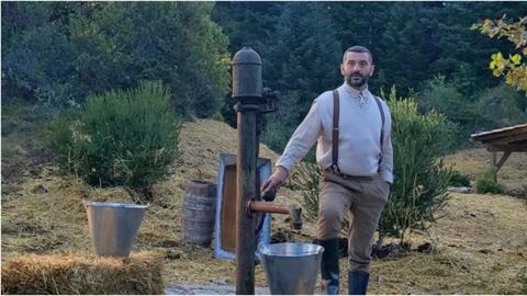 Το ξεκαρδιστικό trailer της «Φάρμας» με τον Λ. Κουτσόπουλο σε ρόλο αγρότη