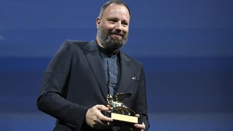 Θρίαμβος για τον Γιώργο Λάνθιμο: κέρδισε τον Χρυσό Λέοντα στο Φεστιβάλ Βενετίας