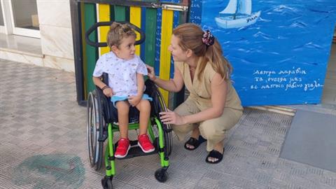 Ο Παναγιώτης Ραφαήλ πήγε πρώτη μέρα στο σχολείο και είναι πανευτυχής! 